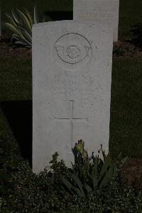 Terlincthun British Cemetery Wimille - Knowles, J