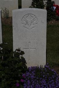 Terlincthun British Cemetery Wimille - Linklater, Robert