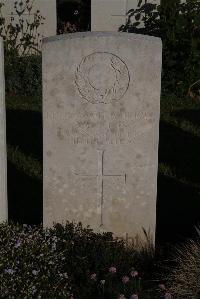 Terlincthun British Cemetery Wimille - Long, James