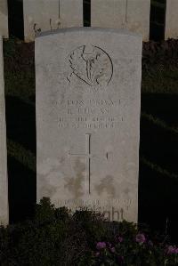 Terlincthun British Cemetery Wimille - Lucas, R