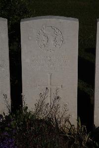 Terlincthun British Cemetery Wimille - MacKay, David