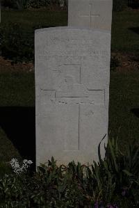Terlincthun British Cemetery Wimille - Mead, John