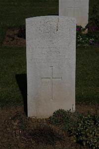 Terlincthun British Cemetery Wimille - Moore, L