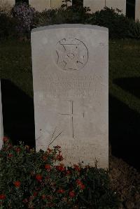 Terlincthun British Cemetery Wimille - Peet, Frank