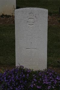 Terlincthun British Cemetery Wimille - Pettit, Hugh Edward