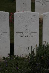 Terlincthun British Cemetery Wimille - Potts, W