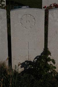 Terlincthun British Cemetery Wimille - Queen, C