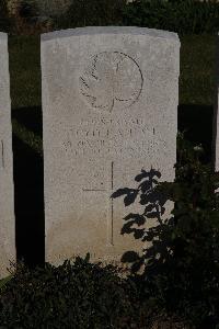 Terlincthun British Cemetery Wimille - Raphael, Lloyd