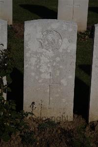 Terlincthun British Cemetery Wimille - Renwick, M