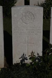 Terlincthun British Cemetery Wimille - Richmond, George
