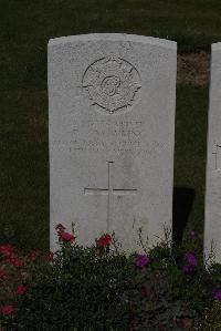 Terlincthun British Cemetery Wimille - Snowling, R