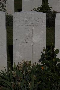 Terlincthun British Cemetery Wimille - Tee, Clifford Vernon