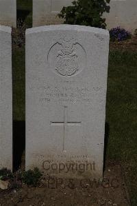 Terlincthun British Cemetery Wimille - Walker, Roger Beverley