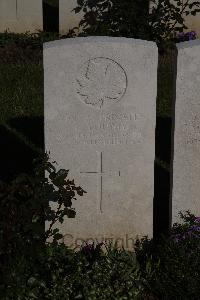 Terlincthun British Cemetery Wimille - Young, L