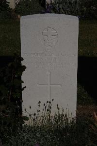 Terlincthun British Cemetery Wimille - Young, Margaret Cameron