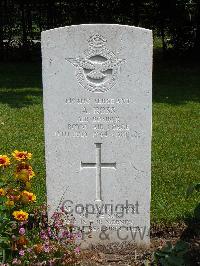 Milan War Cemetery - Ross, Alan