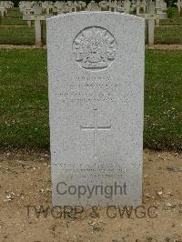 Catenoy French National Cemetery - Primrose, Leslie John