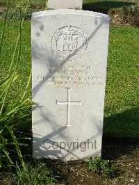 Naples War Cemetery - Doyle, Robert James Patrick