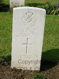 Naples War Cemetery - Gale, Donald James