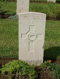 Naples War Cemetery - Gibson, Leslie Noel
