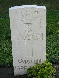 Naples War Cemetery - Howe, James