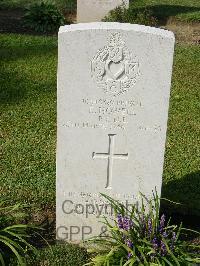Naples War Cemetery - Howell, Edward