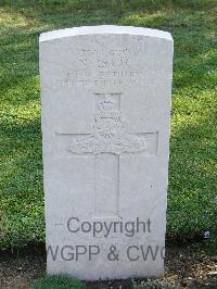 Naples War Cemetery - Isaac, Neil