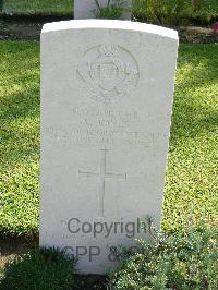 Naples War Cemetery - Jones, Arnold