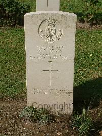 Naples War Cemetery - Jones, Robert Benjamin