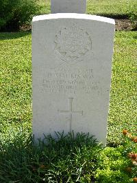 Naples War Cemetery - MacKinnon, Donald