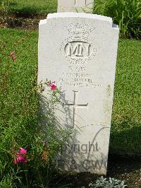 Naples War Cemetery - Oie, E