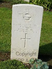 Naples War Cemetery - Roberts, Frank