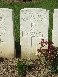 Dernancourt Communal Cemetery Extension - Meredith, A E