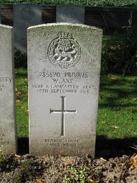 La Kreule Military Cemetery Hazebrouck - Axe, Wilfred