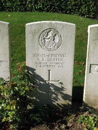 La Kreule Military Cemetery Hazebrouck - Baxter, A A