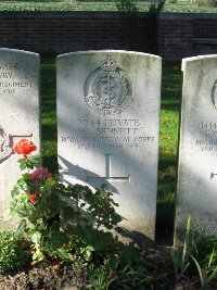 La Kreule Military Cemetery Hazebrouck - Bennett, Harold Lewis