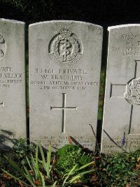La Kreule Military Cemetery Hazebrouck - Bradbury, W