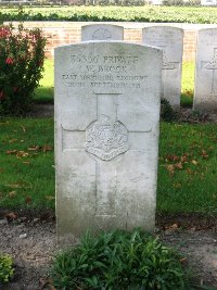 La Kreule Military Cemetery Hazebrouck - Brook, W