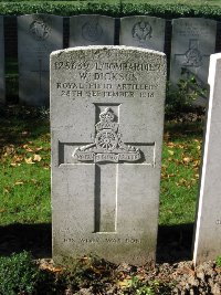 La Kreule Military Cemetery Hazebrouck - Dickson, W