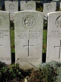 La Kreule Military Cemetery Hazebrouck - Ellis, T E