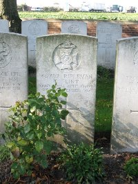 La Kreule Military Cemetery Hazebrouck - Flint, R