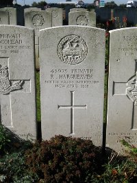 La Kreule Military Cemetery Hazebrouck - Hargreaves, R