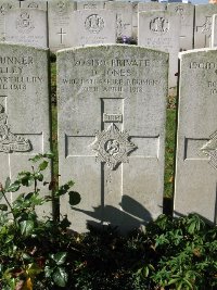 La Kreule Military Cemetery Hazebrouck - Jones, D