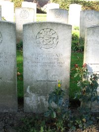 La Kreule Military Cemetery Hazebrouck - Jones, O T