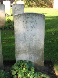 La Kreule Military Cemetery Hazebrouck - Laing, I