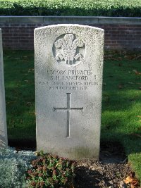 La Kreule Military Cemetery Hazebrouck - Langford, S