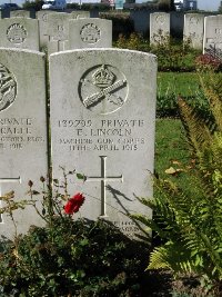 La Kreule Military Cemetery Hazebrouck - Lincoln, Ernest
