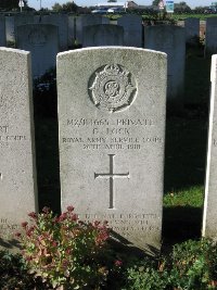 La Kreule Military Cemetery Hazebrouck - Lock, George