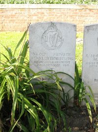 La Kreule Military Cemetery Hazebrouck - Long, Stanley Ernest