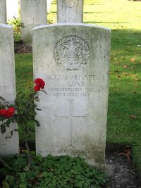 La Kreule Military Cemetery Hazebrouck - Love, L